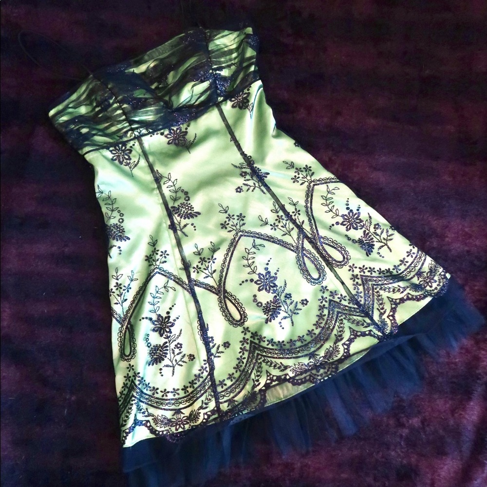 Morgan & Co Lacey Dress